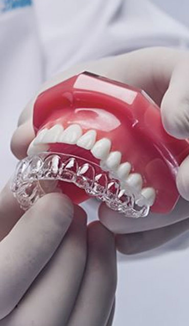 Aparelhos com modernas metodologias de ortodontia, 
			que visam unir saúde, beleza e segurança.